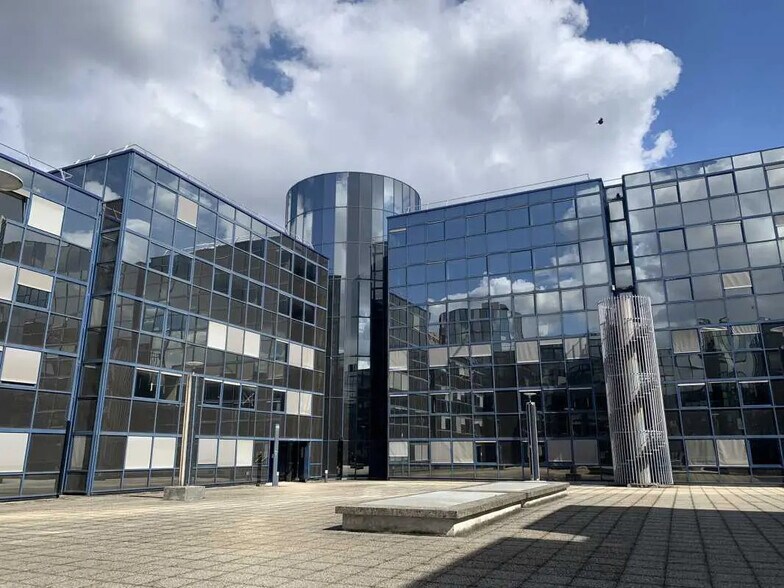Bureau dans Noisy-le-Grand à vendre - Photo de l’immeuble – Image 1 sur 11