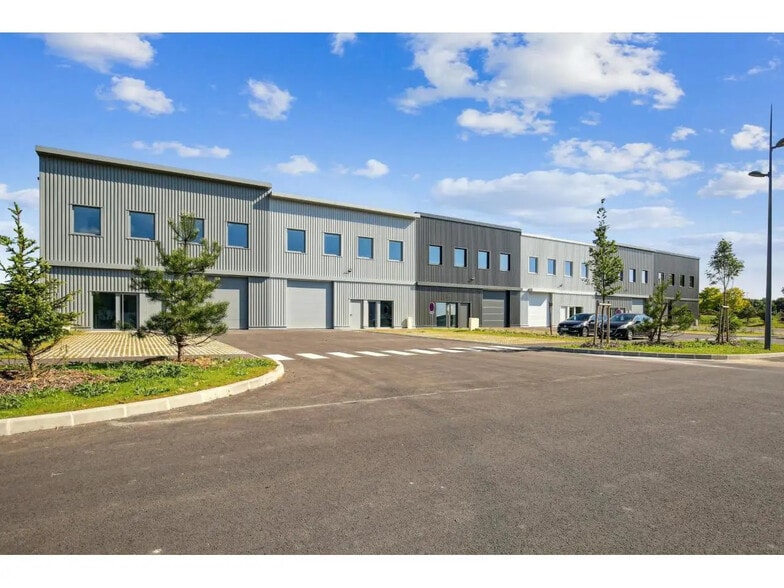 Bureau dans Roissy-en-France à louer - Photo de l’immeuble – Image 3 sur 10