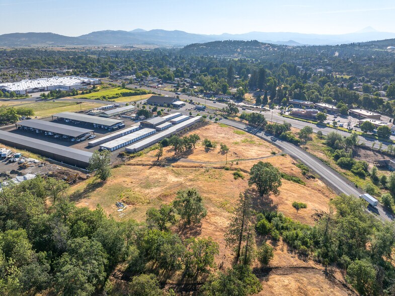 10569 Hannon Rd, Eagle Point, OR à vendre - Photo de l’immeuble – Image 3 sur 21