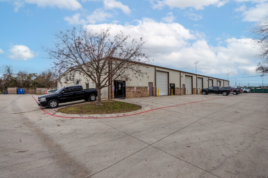 12124 S Pipeline Rd, Euless, TX à louer - Photo de l’immeuble – Image 2 sur 13
