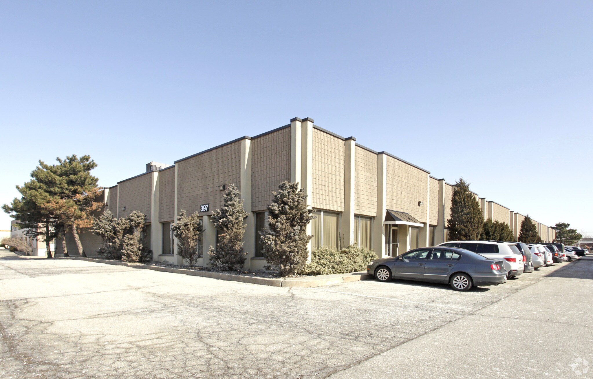 397 Humberline Dr, Toronto, ON à vendre Photo principale– Image 1 sur 3