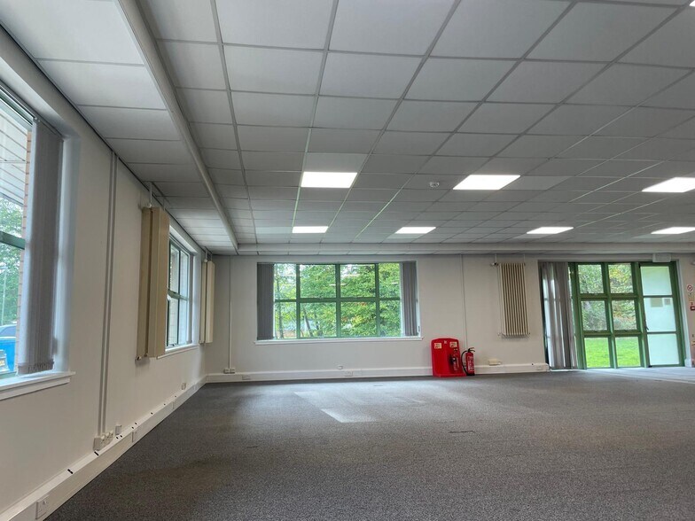 3 Michaelson Sq, Livingston à louer - Photo de l’immeuble – Image 2 sur 12