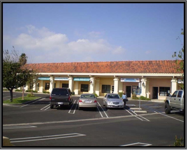 2321 Tapo St, Simi Valley, CA à louer - Photo de l’immeuble – Image 3 sur 4