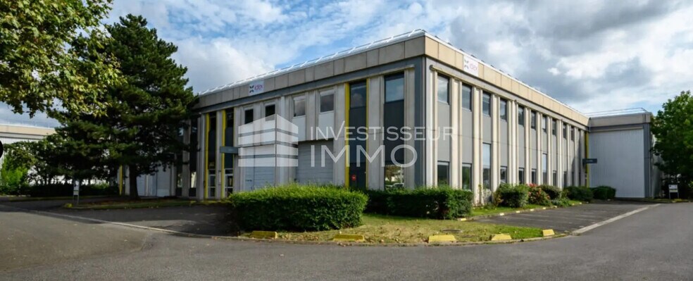 Local d’activités dans Gennevilliers à louer - Photo de l’immeuble – Image 3 sur 3