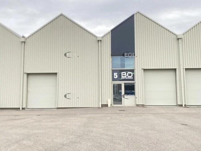 Plus de détails pour Local d'activités à louer