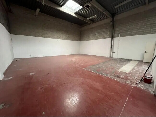 Plus de détails pour Bureau, Industriel/Logistique à louer