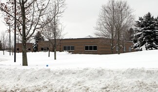 Plus de détails pour 1540 Corporate Woods Pky, Uniontown, OH - Bureau à louer