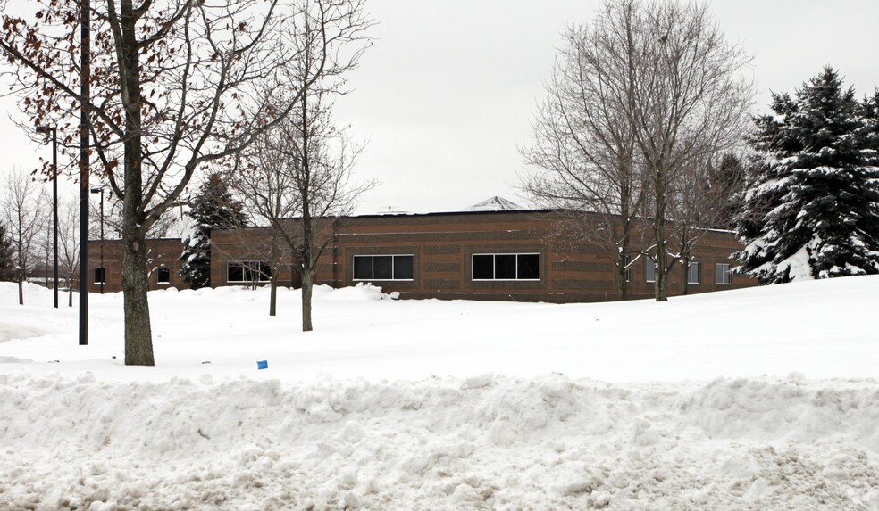 1540 Corporate Woods Pky, Uniontown, OH à louer - Photo principale – Image 1 sur 6