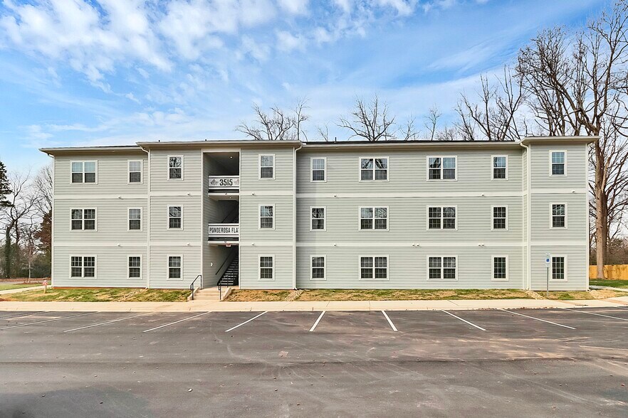 3515 Markland Dr, Charlotte, NC à vendre - Photo de l’immeuble – Image 2 sur 9