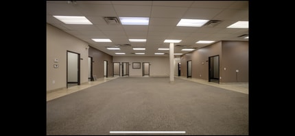 3233 E Chandler Blvd, Phoenix, AZ à louer Photo intérieure– Image 2 sur 7