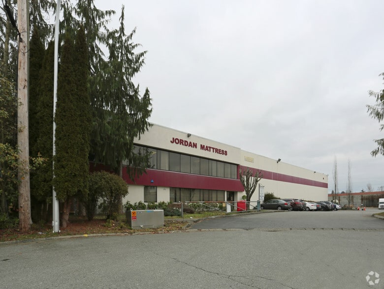 13137 82A Ave, Surrey, BC à louer - Photo de l’immeuble – Image 1 sur 4