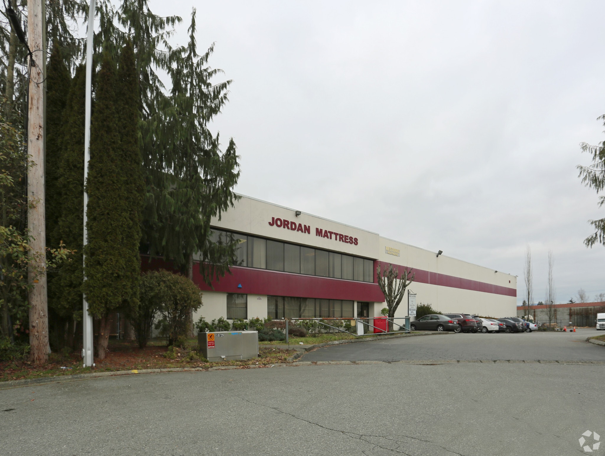 13137 82A Ave, Surrey, BC à louer Photo de l’immeuble– Image 1 sur 5