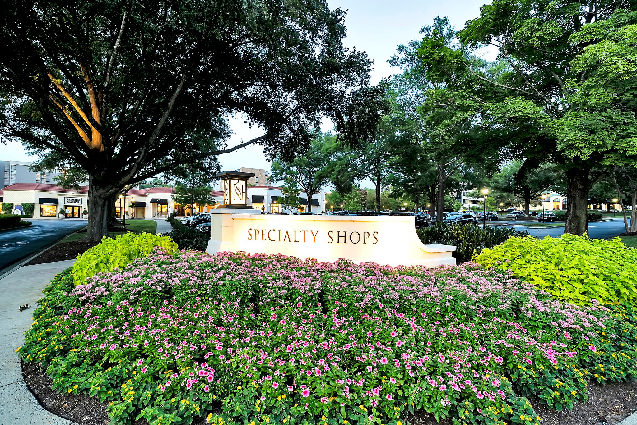 6401 Carnegie Blvd, Charlotte, NC à louer Photo de l’immeuble– Image 1 sur 7