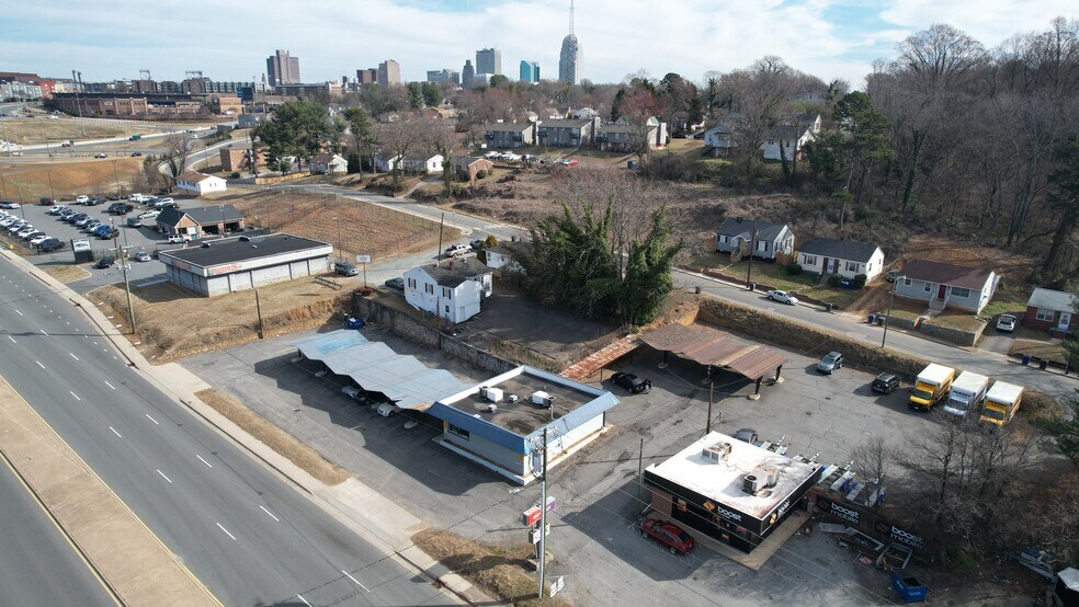 375 Peters Creek Pky, Winston-Salem, NC à louer - Photo de l’immeuble – Image 1 sur 2