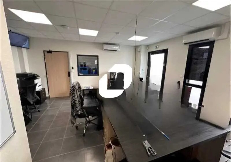 Bureau dans Meyzieu à louer - Photo de l’immeuble – Image 2 sur 6