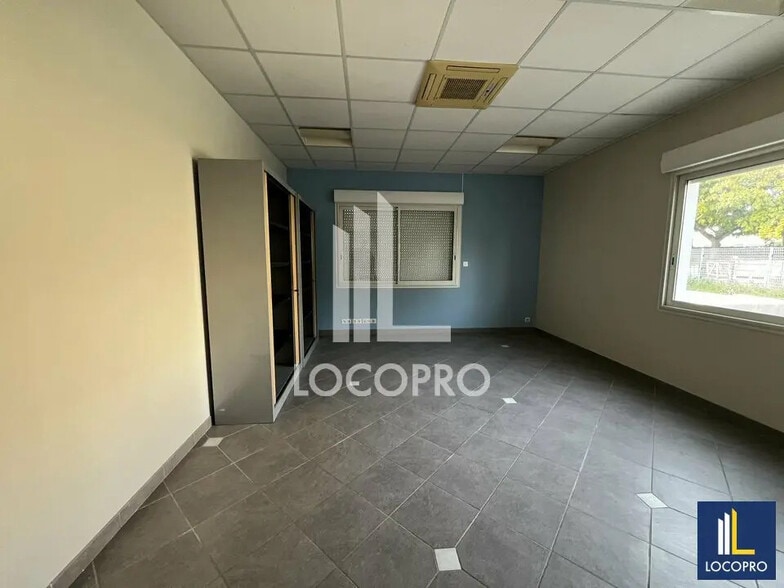 Local d'activités dans Avignon à vendre - Photo de l’immeuble – Image 2 sur 7
