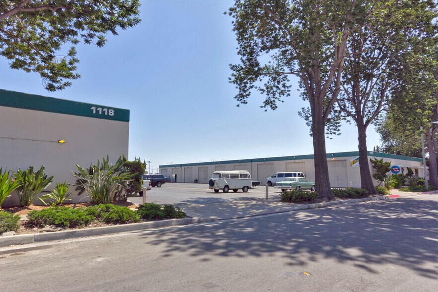 1106 E Walnut St, Santa Ana, CA à louer - Photo de l’immeuble – Image 3 sur 5