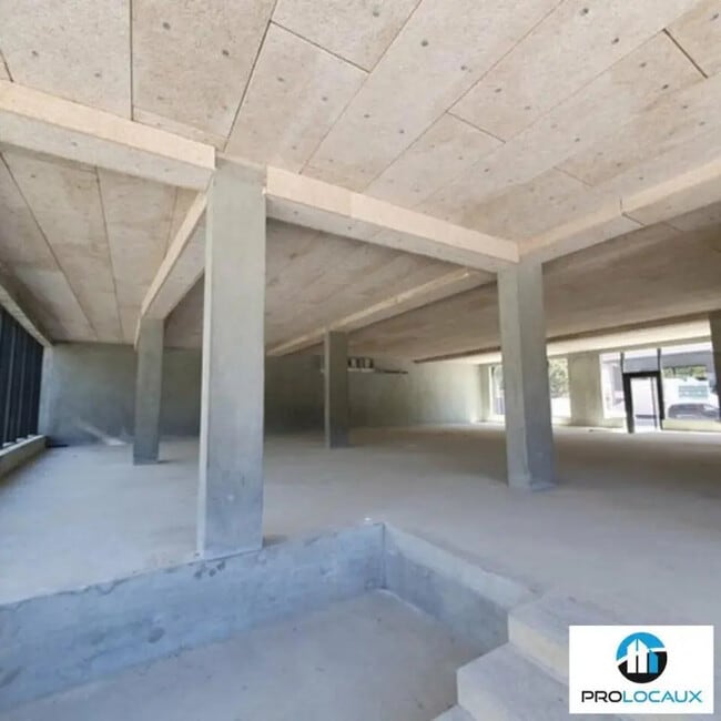 Plus de détails pour Local commercial à louer