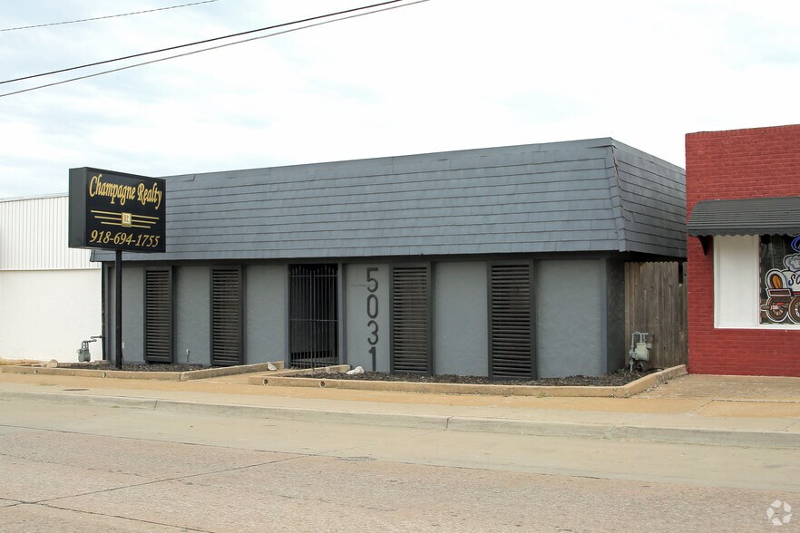 5031 E Admiral Pl, Tulsa, OK à vendre - Photo de l’immeuble – Image 1 sur 6