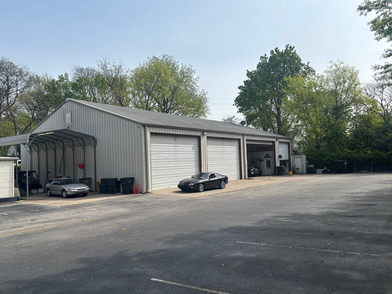 254 Spence Ln, Nashville, TN à louer - Photo de l’immeuble – Image 3 sur 3