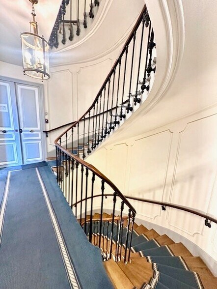 94 Rue Saint-Lazare, Paris à louer - Photo de l’immeuble – Image 2 sur 2