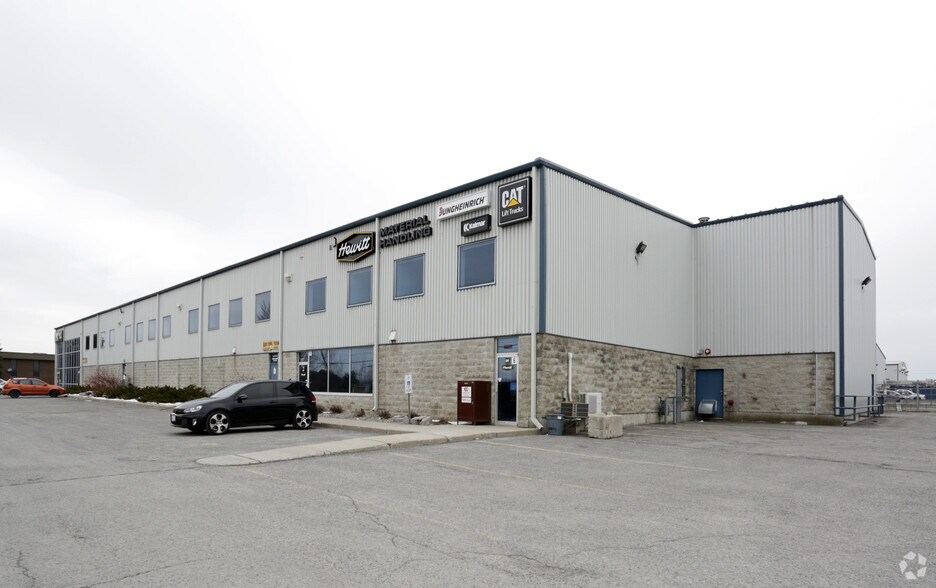 110 Bentley Ave, Nepean, ON à louer - Photo de l’immeuble – Image 2 sur 7
