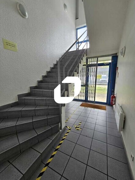 Bureau dans Villepinte à louer - Hall d’entrée – Image 2 sur 7