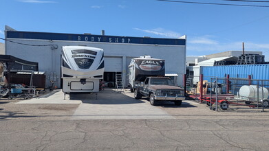 1647 Industrial blvd, Lake Havasu City, AZ à louer Photo de l’immeuble– Image 2 sur 4
