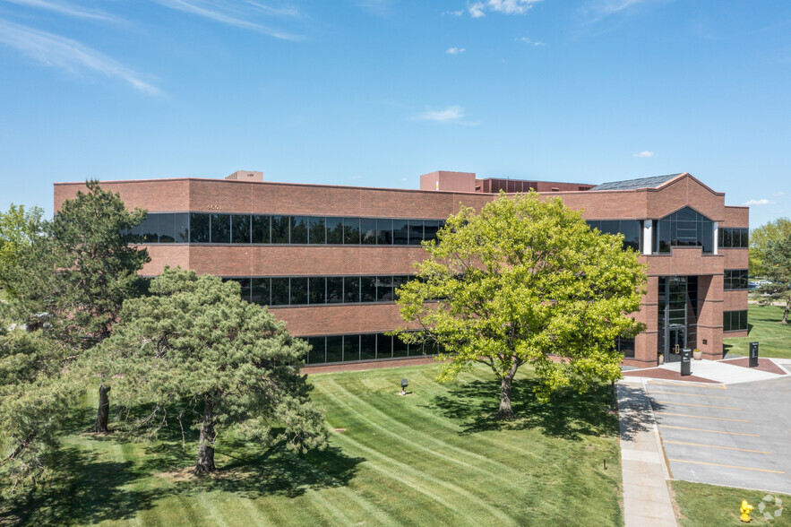 4601 Westown Pky, West Des Moines, IA à louer - Photo de l’immeuble – Image 3 sur 13