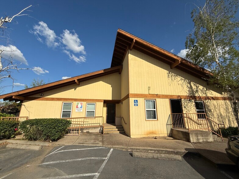 9755 Lincoln Village Dr, Sacramento, CA à louer - Photo de l’immeuble – Image 3 sur 11