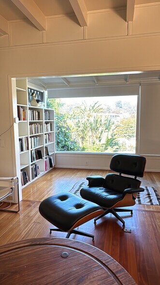 237 Mabery Rd, Santa Monica, CA à vendre - Photo de l’immeuble – Image 2 sur 4