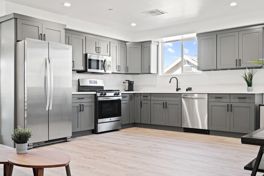 310 S Breed St, Los Angeles, CA à vendre - Photo de l’immeuble – Image 3 sur 33