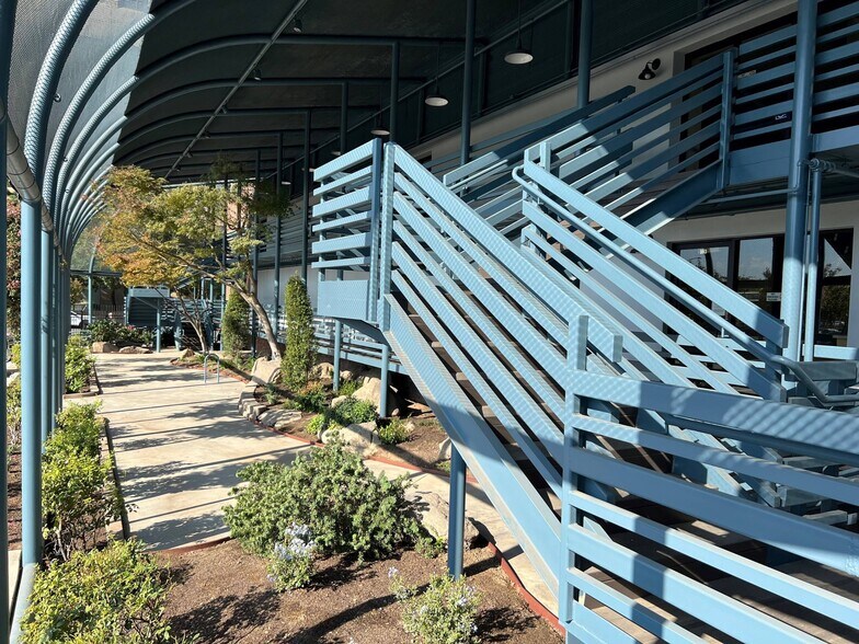 907-911 Santa Fe Ave, Fresno, CA à louer - Photo de l’immeuble – Image 3 sur 4