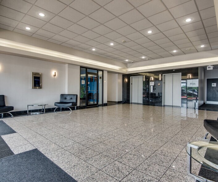 8035 E R L Thornton Fwy, Dallas, TX à louer - Hall d’entrée – Image 2 sur 5