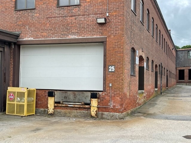 537 Main St, Coventry, RI à louer - Photo de l’immeuble – Image 2 sur 22