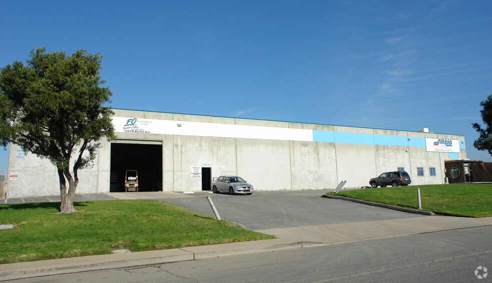 1355 Burton Ave, Salinas, CA à louer - Photo de l’immeuble – Image 2 sur 3