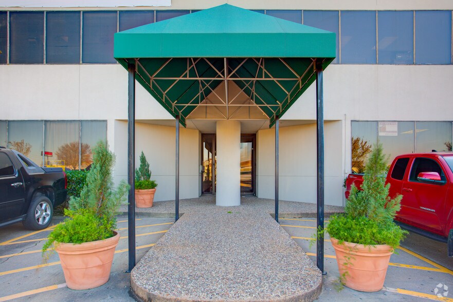 20501 Katy Fwy, Katy, TX à louer - Photo de l’immeuble – Image 2 sur 11