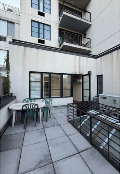 527 Court St, Brooklyn, NY à louer - Photo de l’immeuble – Image 3 sur 9