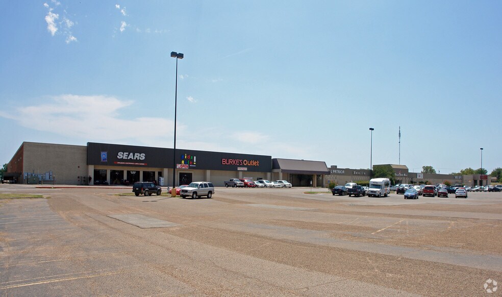 1663 W Henderson St, Cleburne, TX à louer - Photo de l’immeuble – Image 3 sur 5