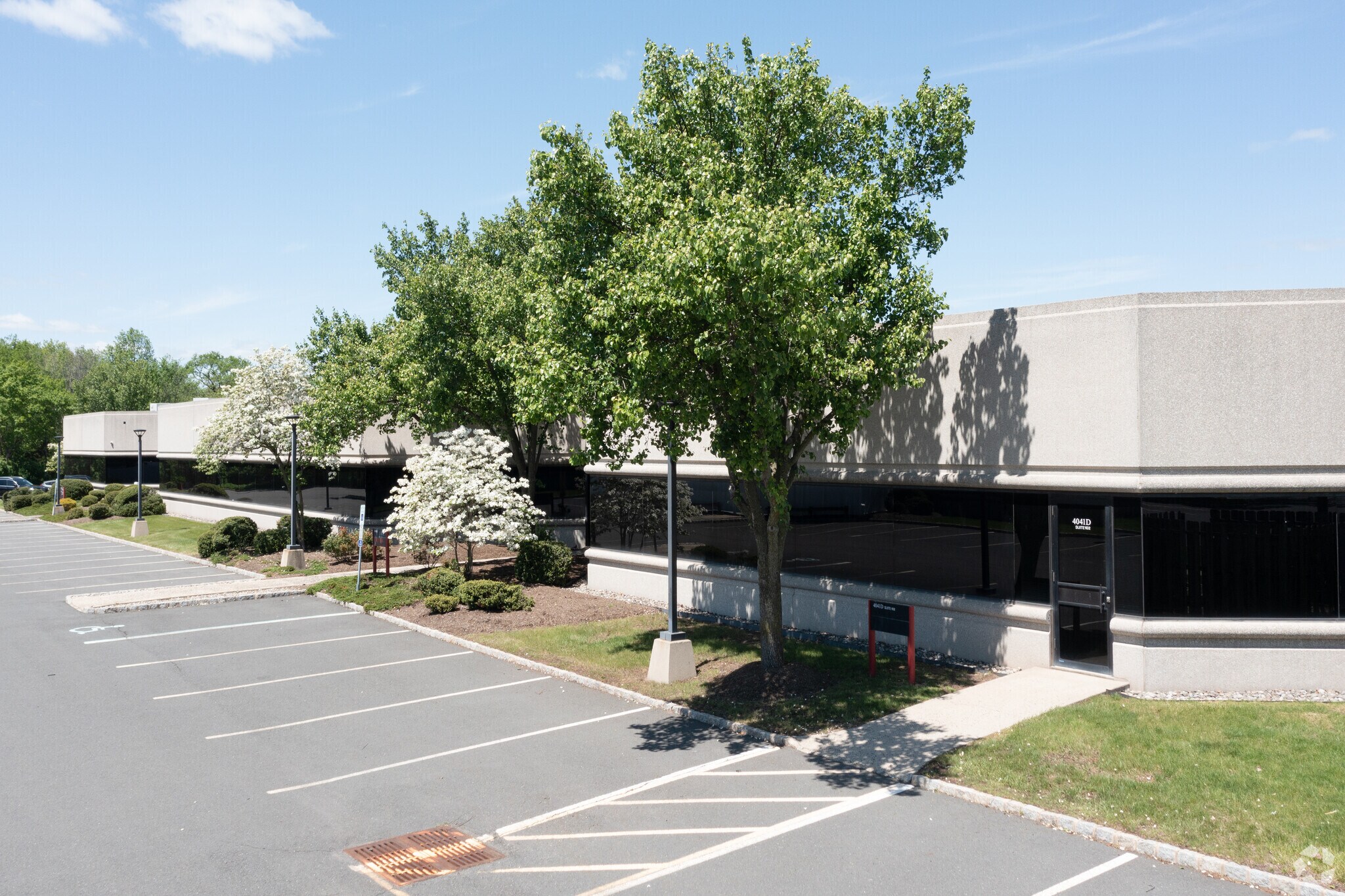 4041 Hadley Rd, South Plainfield, NJ à louer Photo de l’immeuble– Image 1 sur 8