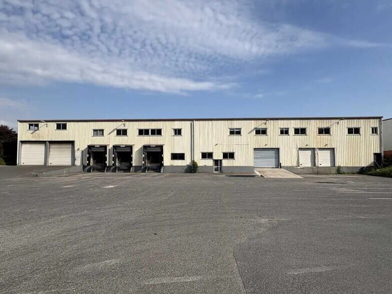 Bureau dans Ormes à louer - Photo de l’immeuble – Image 2 sur 15