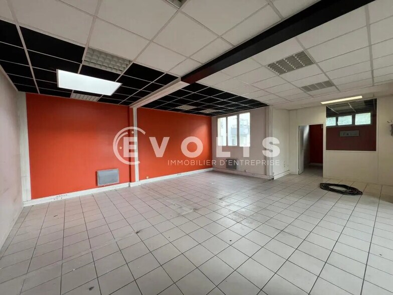 Bureau dans Bondy à louer - Photo de l’immeuble – Image 2 sur 11