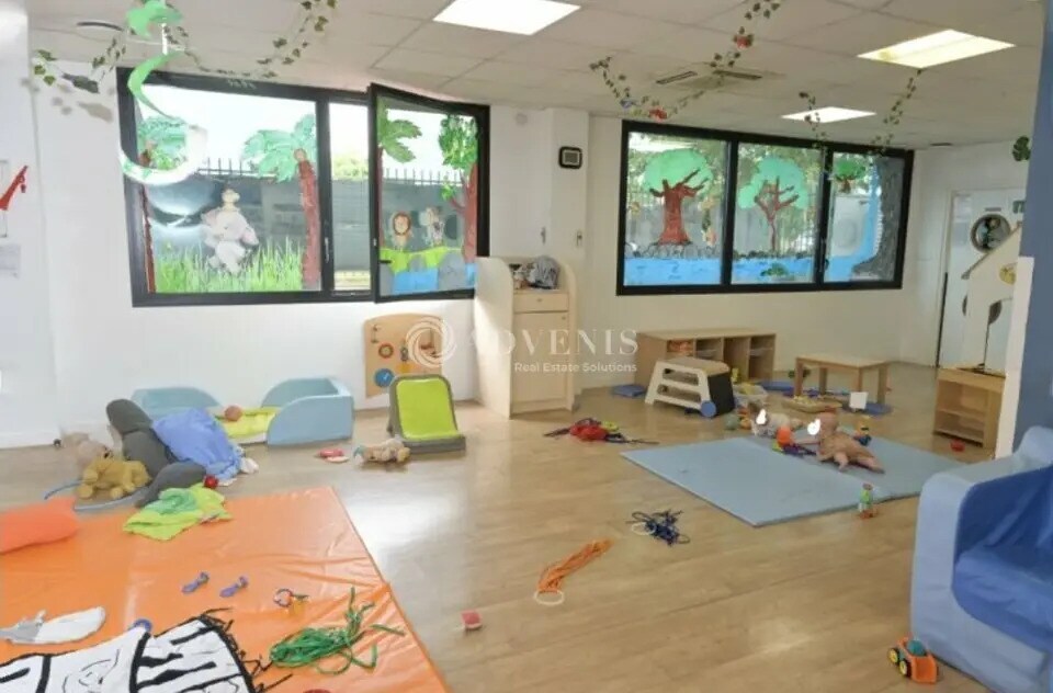 Local commercial dans Vaulx-en-Velin à louer Photo de l’immeuble– Image 1 sur 13