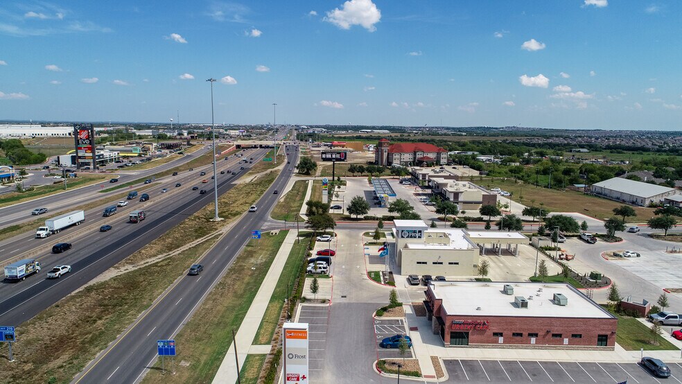 19055 Interstate 35, Kyle, TX à vendre - Photo de l’immeuble – Image 2 sur 5