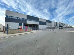 Industriel/Logistique dans Sant Esteve Sesrovires, Barcelona à louer Photo de l’immeuble– Image 1 sur 13