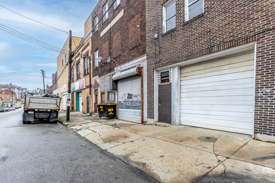236 Brownsville rd, Pittsburgh, PA à louer - Photo de l’immeuble – Image 1 sur 7