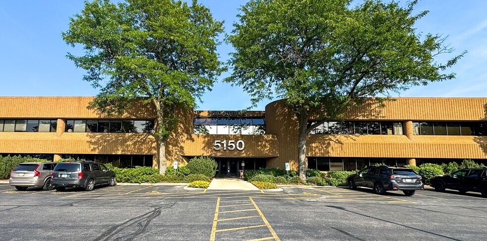 5150 N Port Washington Rd, Glendale, WI à louer - Photo de l’immeuble – Image 1 sur 5