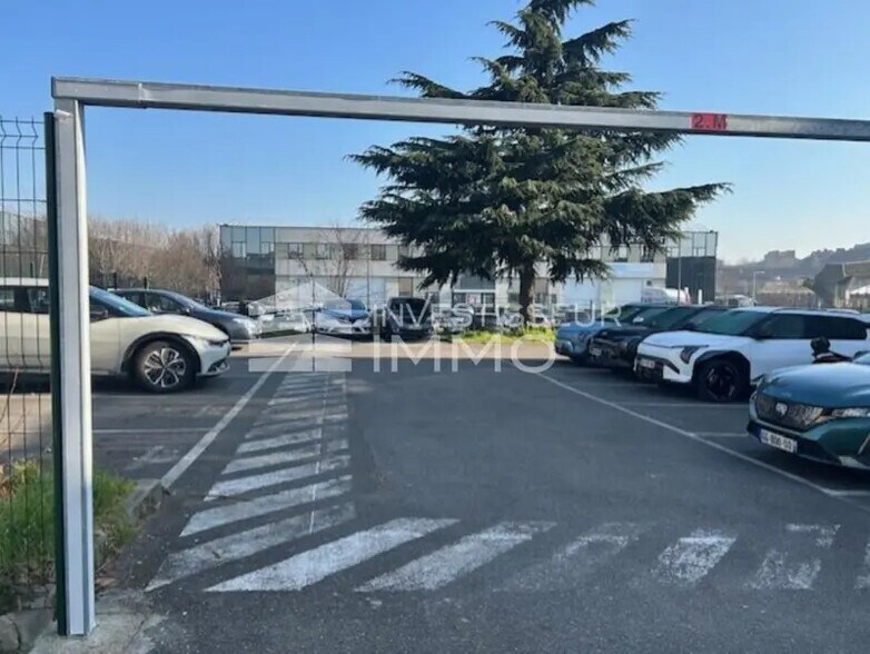 Local d’activités dans Nanterre à louer - Photo de l’immeuble – Image 3 sur 6