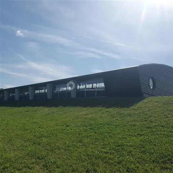 Local d’activités dans Ludres à louer - Photo de l’immeuble – Image 2 sur 12