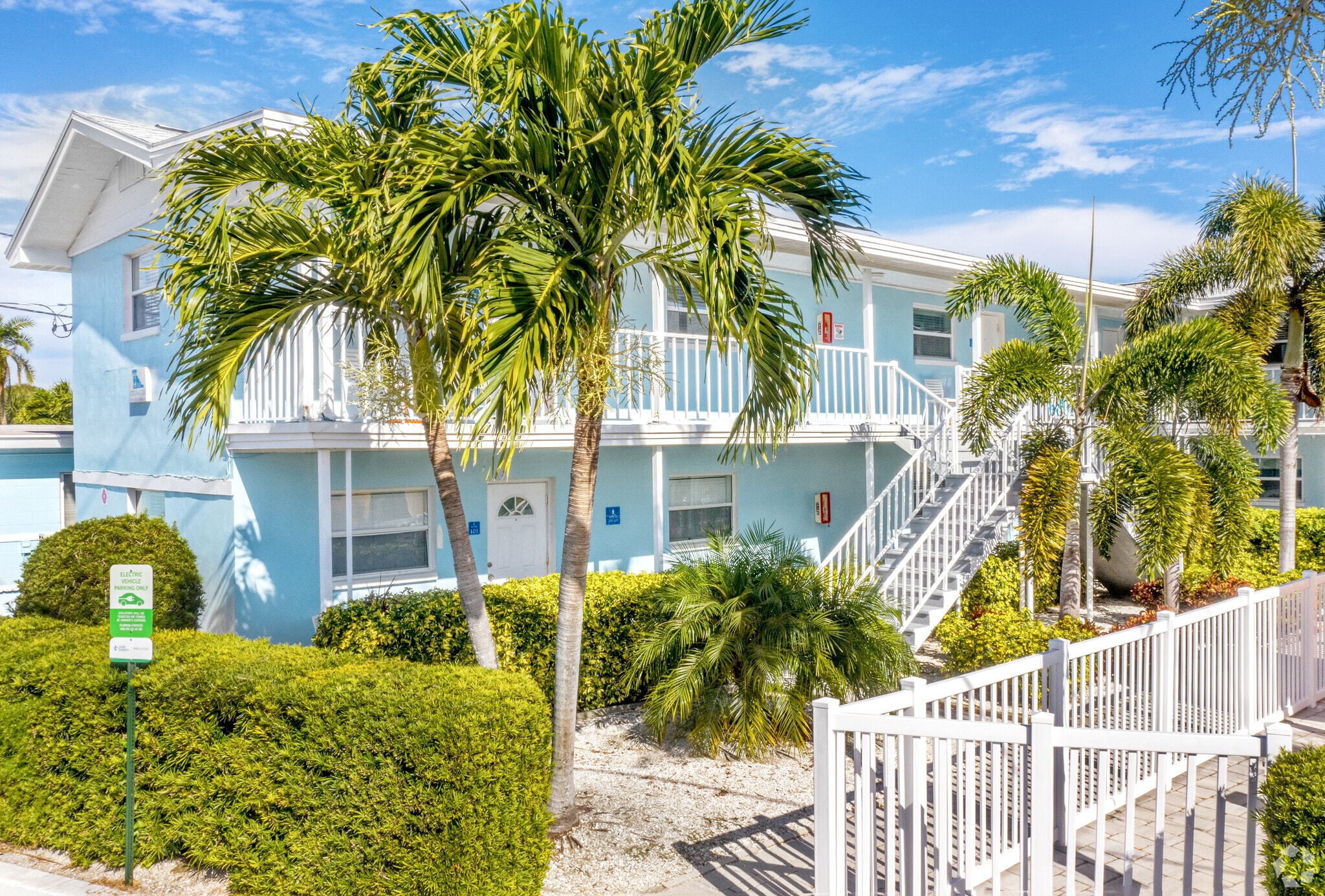 6801 Sunset Way, Saint Pete Beach, FL à vendre Photo principale– Image 1 sur 14